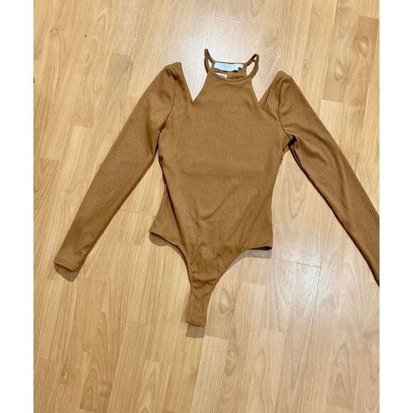 ASTR The Label Women’s Solene Shoulder Cutout Halter Bodysuit Tan - Picture 2 of 8